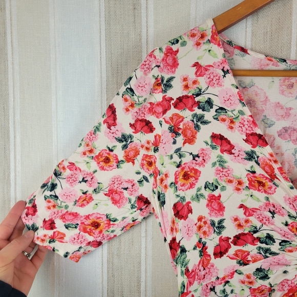 Old Navy Puff-Sleeve V-Neck Crepe Midi Dress Floral Pink Red Size Small - Picture 3 of 10